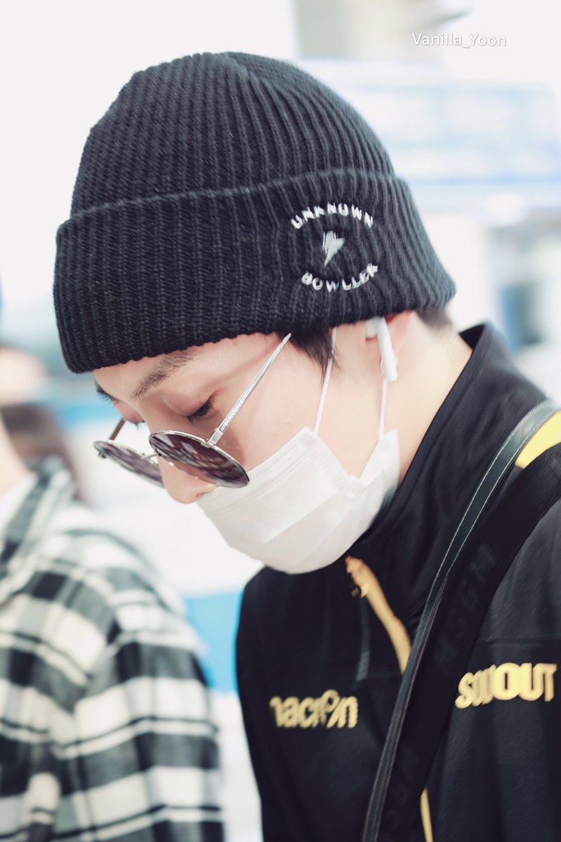 Awesome_Aru111's tweet photo. 180330 강승윤 출국 비니
[BOWLLER] U X B Beanie
29000원
https://t.co/nyChS4mHay

pic : @YoonVanilla
@WINNERLOOKS 
#강승윤비니 #보울러 #BOWLLER https://t.co/UZ7Ru9Kism