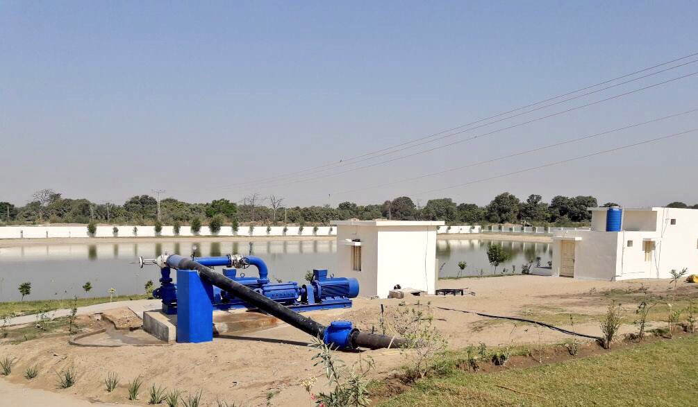 NadeemWassan4's tweet photo. One more addition to the Greatest Achievement of Sindh Government to bring water in the desert areas of Thar. Chairman PPP will inaugurate water Supply Scheme for 85 Villages area to cover 185 KM of Desert .In Acchro Thar ,District Sanghar close to Indian Border
#SangharBhuttoKa https://t.co/3QNilHRHMY