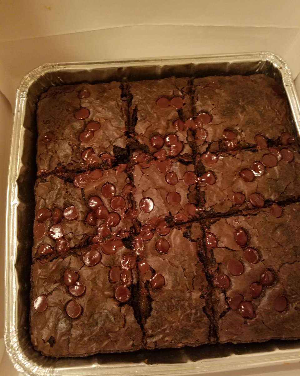 LeeThePoet1985's tweet photo. shout to #pizzahut used them rewards tonight!!!!
#basicpicture #basicpic #foodpic #food #deliciousfood #delicious #mmmmm #pizza #brownies https://t.co/rNao6F1zt2