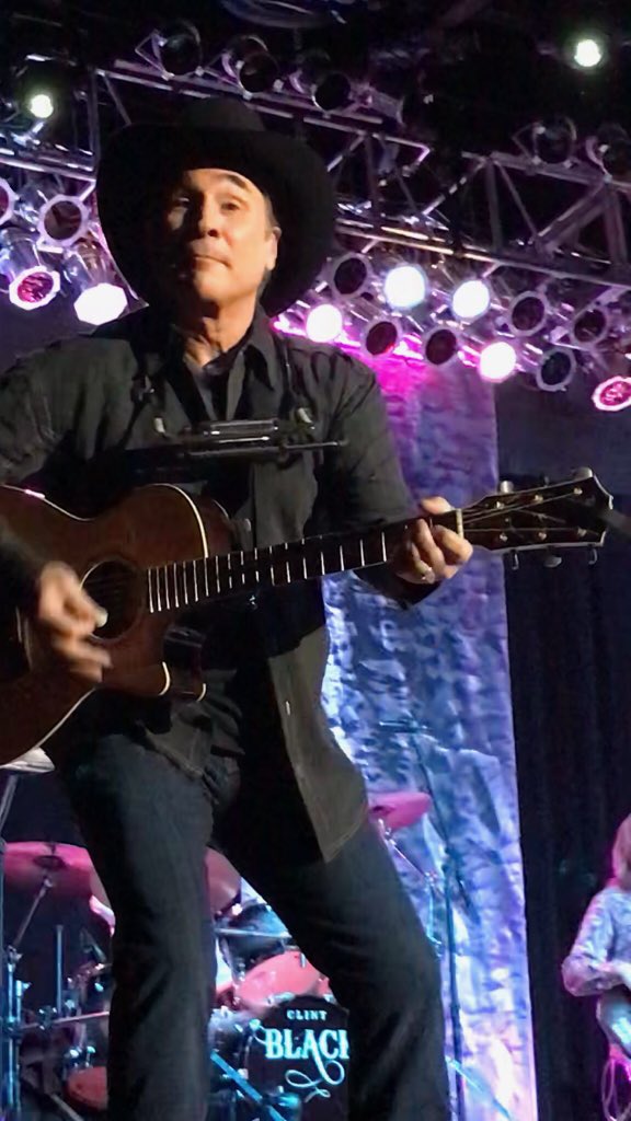 Suzanne_8_1_2's tweet image. It’s not too often my boys can surprise me, but my oldest got me tonight. Thank you @Clint_Black for an AMAZING time (and the guitar pick). #secondrow #ihavethebestchildren #rocksino