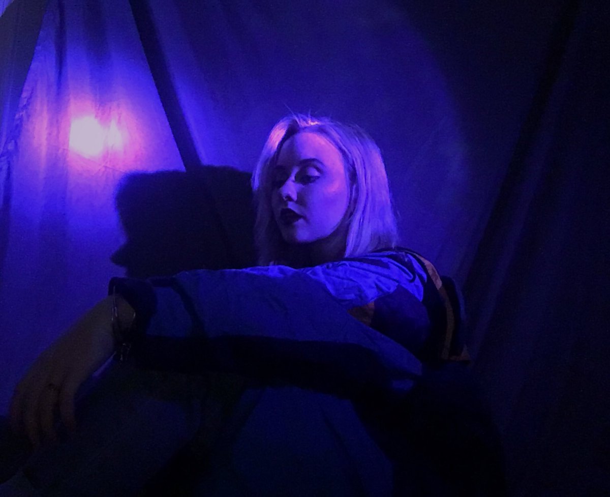 eeemilydaviesss's tweet photo. the lower the quality, the better the photo https://t.co/vnmd0tfEQu