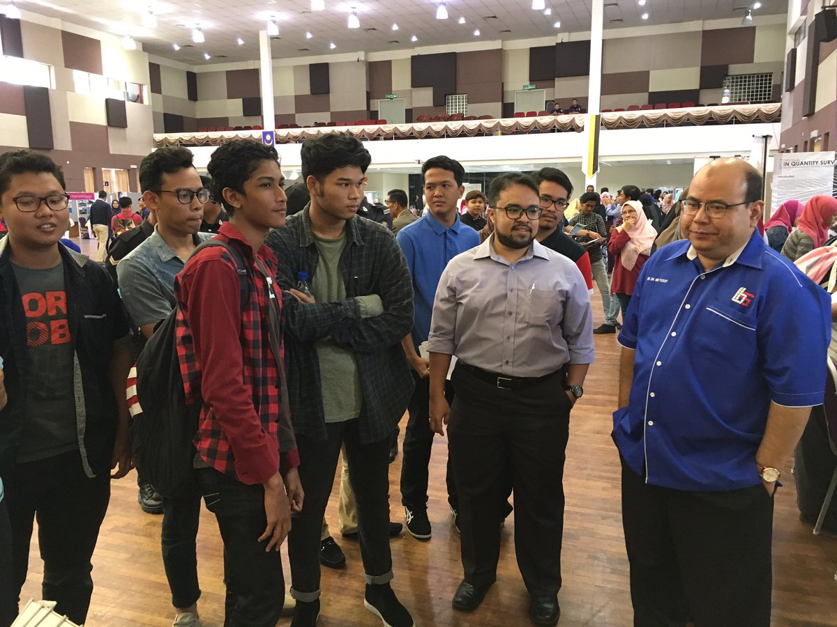 Sedang rancak berlangsung Ekspo Selangkah ke UiTM, UiTM Cawangan Perak. Turut sama hadir pada pagi ini, YBhg. Rektor. Mari hadair beramai-ramai        #selangkah2018 #UiTM
