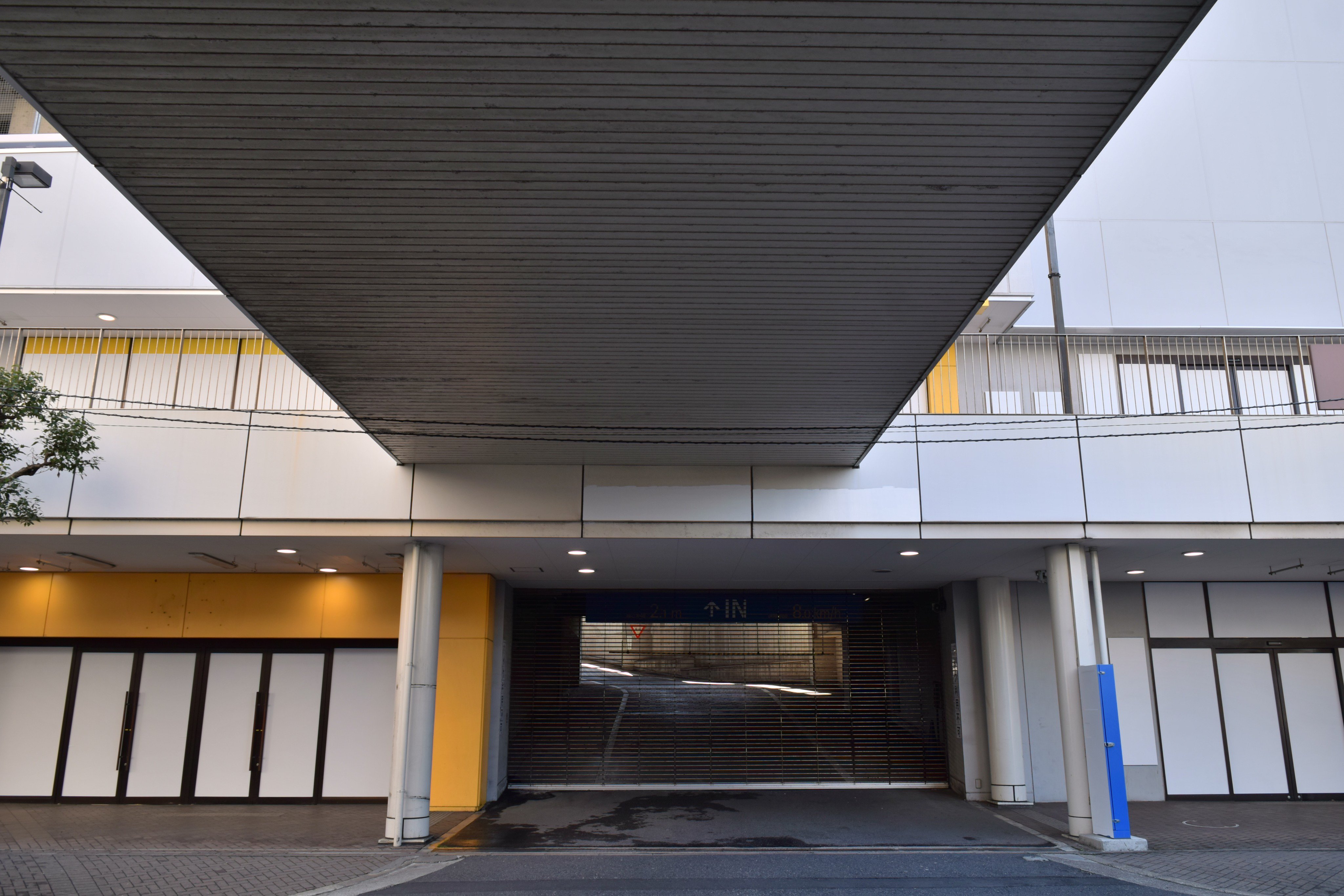 تويتر Fuji Tetsu على تويتر 西武船橋店再開発状況 29日分 ロフト館の衝立が駐車場入口まで延長されました 参考 2枚目は6日撮影 T Co 1poyhinlue