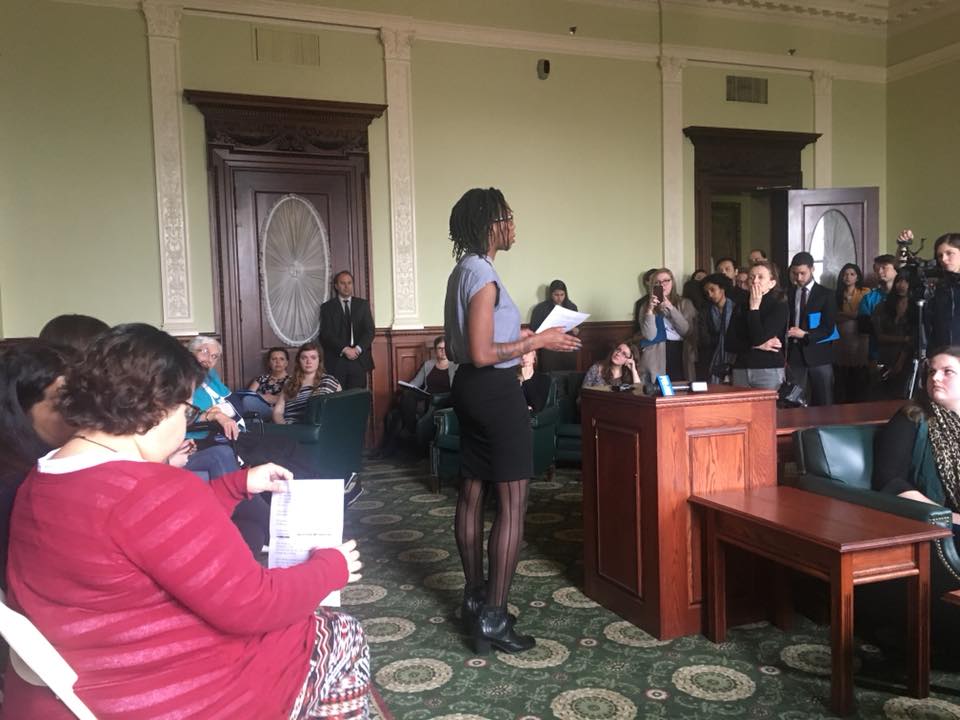 roc_boston's tweet image. "a man announced in a full shop of guests that he’d like to take me in the stockroom to see my other piercings on my body...as a black woman, I am already underpaid, so if I speak up about harassment, I could lose tips," Kristina tells legislators.  #MeToo #ServersSpeakOut