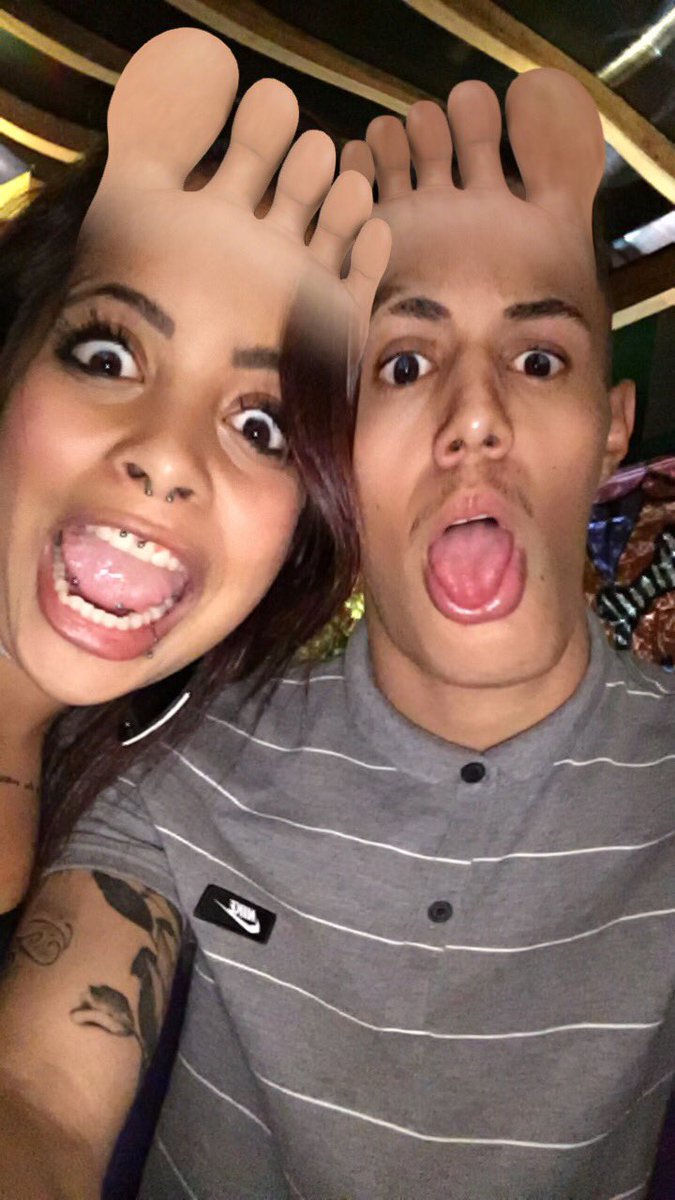 BrendaDx3's tweet photo. Hj vc celebraria mais um ano de existência neste mundo. Desde que vc se foi, este dia q antes era de alegria e festa, agora é de saudade e nostalgia. Esteja onde estiver, o seu sorriso estará sempre vivo em nossa memória e vc estará sempre guardado em nossos corações, te amo ❤️ https://t.co/EQPTfiNceW