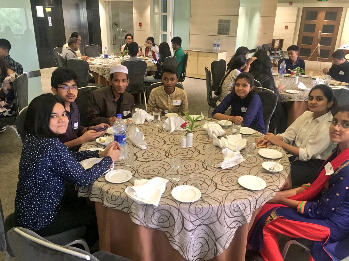 MunifMKhan's tweet photo. #KLYES finalists had a fun time socializing and making friends with each other over lunch as a part of the Enhancement Activity @YESAlumniBangla @iEARNBD @yesprogramnews @usembassydhaka @ECAatState @exchangealumni @iEARNUSA @AC_Global https://t.co/TzVWbHWD2u