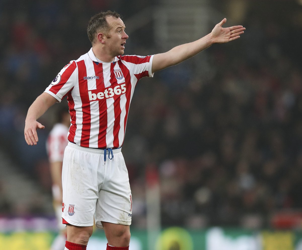 Snus is "the in thing" in British football, according to Charlie Adam.

Read👉bbc.in/2pWLAVp