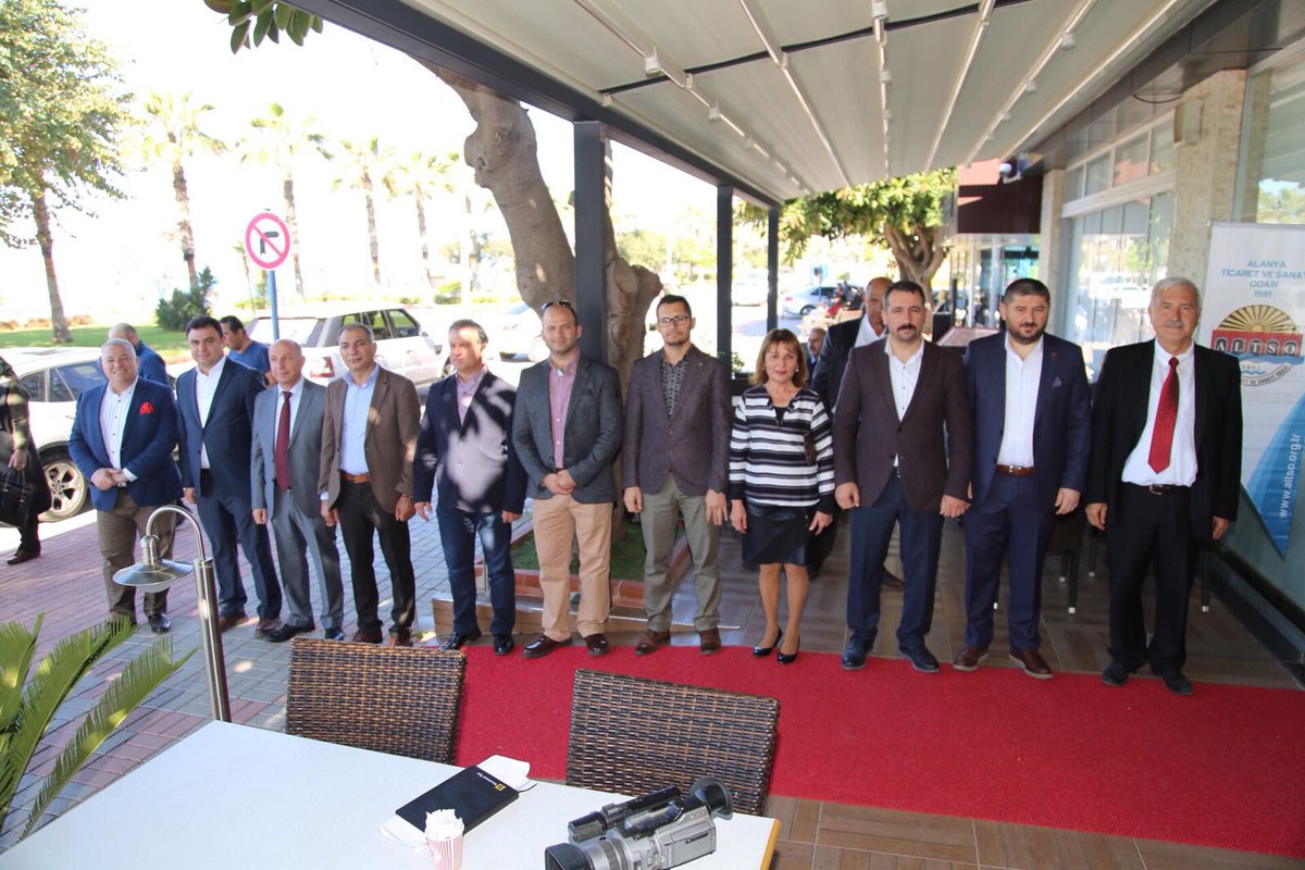 MehmetSahinAlny's tweet photo. Geleneksel hale getirerek 5'incisini düzenlediğimiz kahvaltılı istişare toplantılarımız devam ediyor. Toplantımıza katılan meslek komite üyelerimize çok teşekkür ederim. #üyelerimizinsorunlarınıntakipçisiyiz #bizbüyükbiraileyiz https://t.co/lr1gw0Y3P3