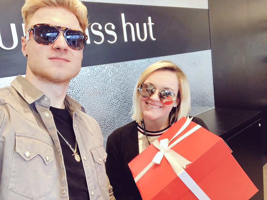 Great way to kick off #SuperSaturday , being taken care of by SGH with some Easter treats @Marisa__Mendes <a href="/HawkinsSarita/">Sarita Hawkins</a> @WheresWarron