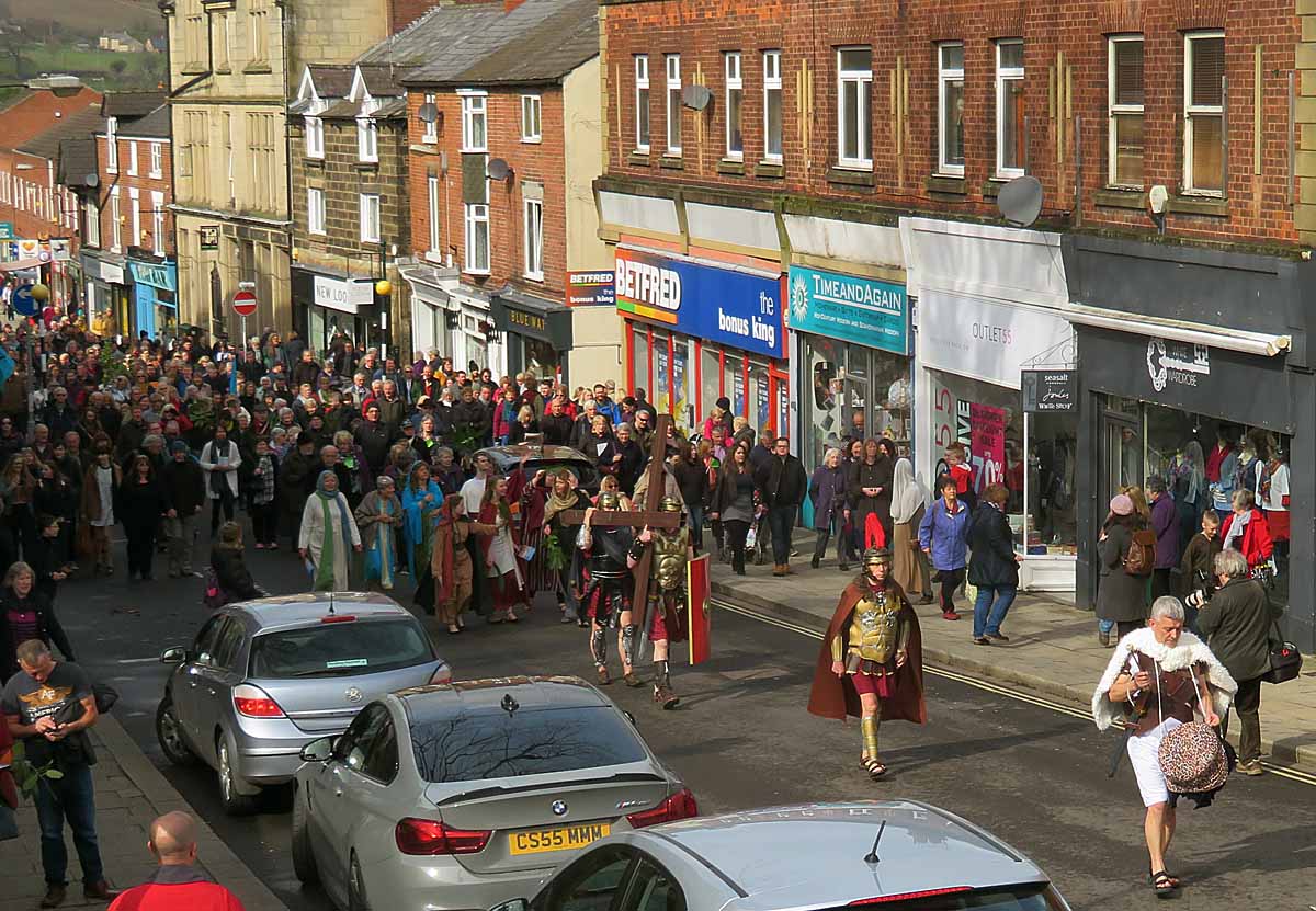 The crowds begin to gather.