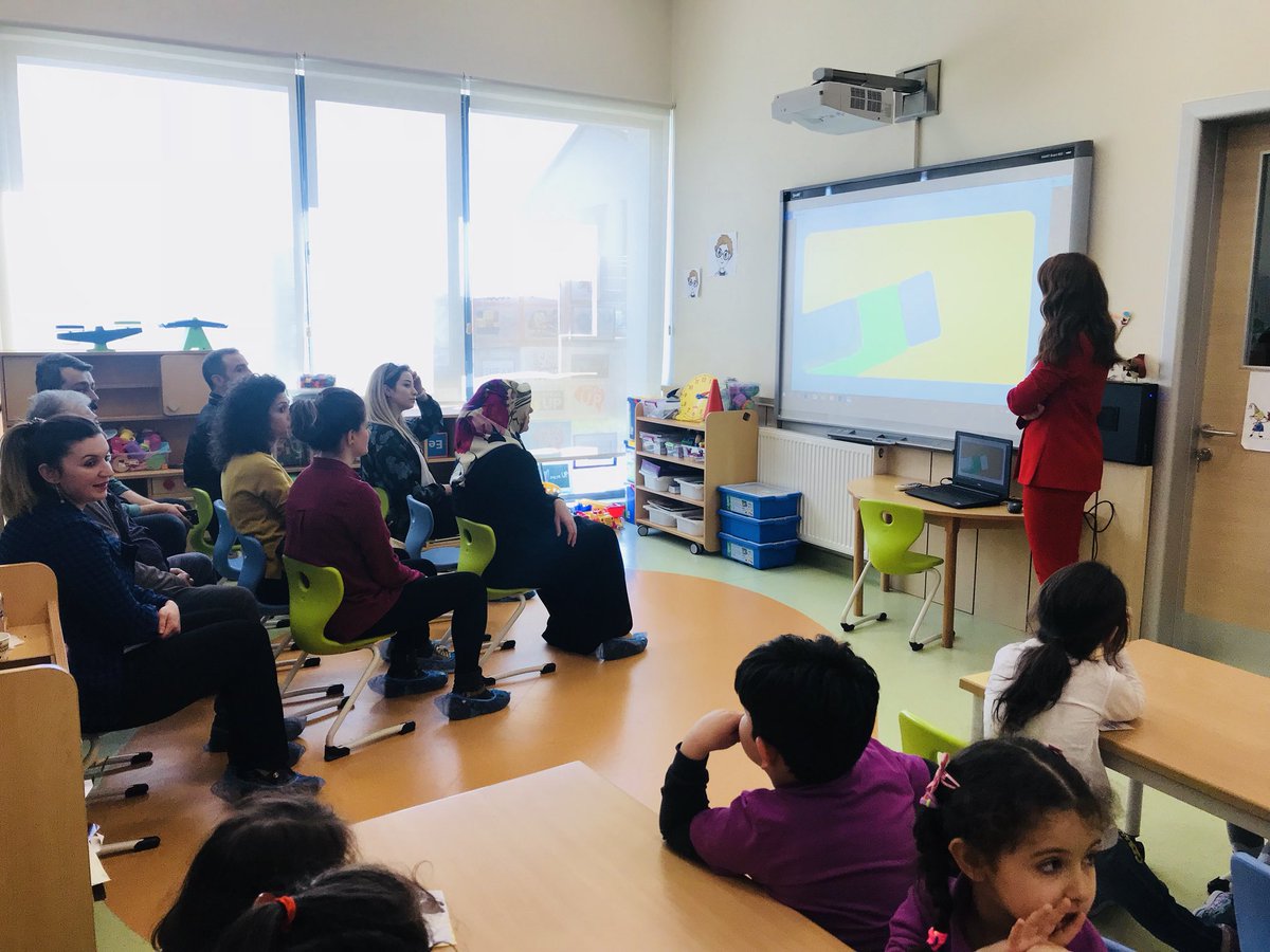 Demetogretmen's tweet photo. Yalova’da #erkenSTEM Bilişim Dünyası fuar haftasını tamamalamış bulunmaktayız.
@BerilEvinc @MesutogluCanan @nilcicek @TugbaAbanoz 

 #ugurokullari #ugurkodluyor #kodlama #scratchJr. https://t.co/idXeJeSAQS