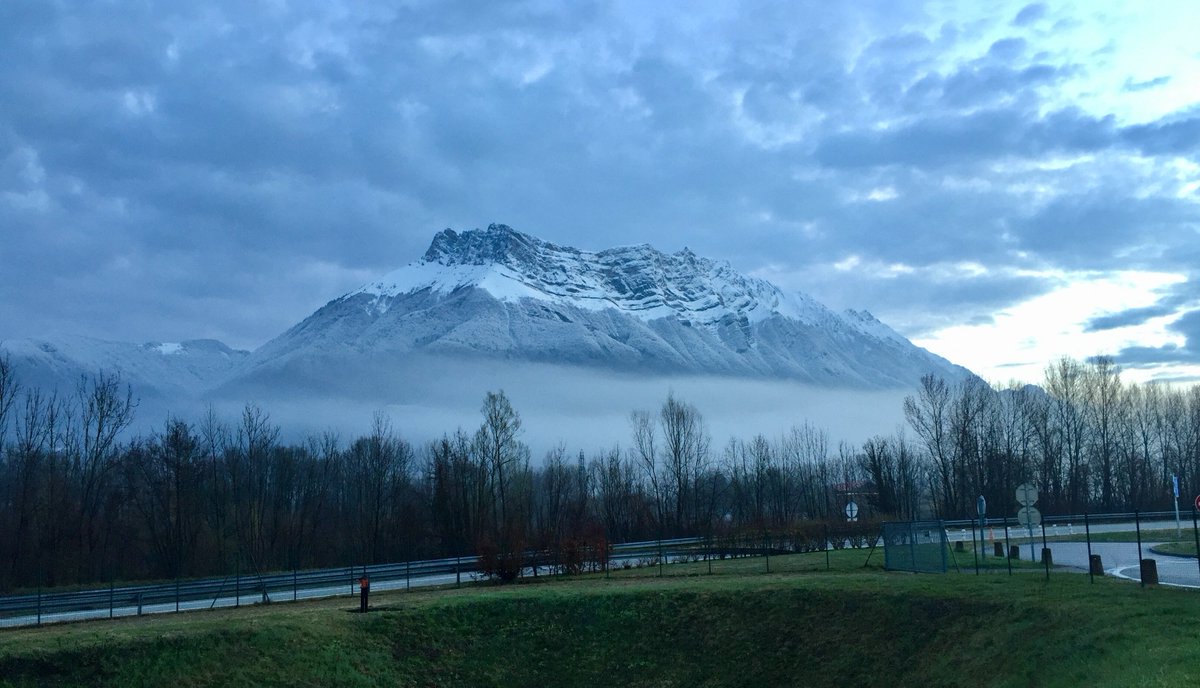 Menuires_ski's tweet photo. Another picture of the snow capped mountains on route to the airport. Of course this is nothing compared to the snow volume in resort, but a beautiful sight anyway. https://t.co/cqwH8oBuZT