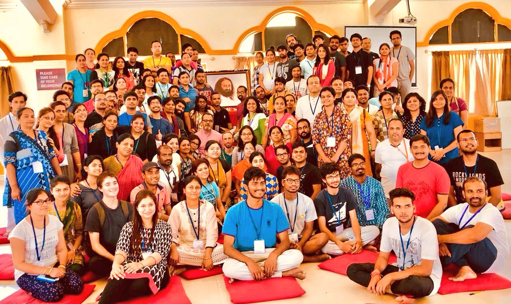 Gurudev's tweet image. Addressed via video conference, participants of the DSN program for nation building  and creation of an ideal society. The program is being held in 102 locations across India and Nepal with 8,500 participants, led by dynamic @ArtofLiving teachers.