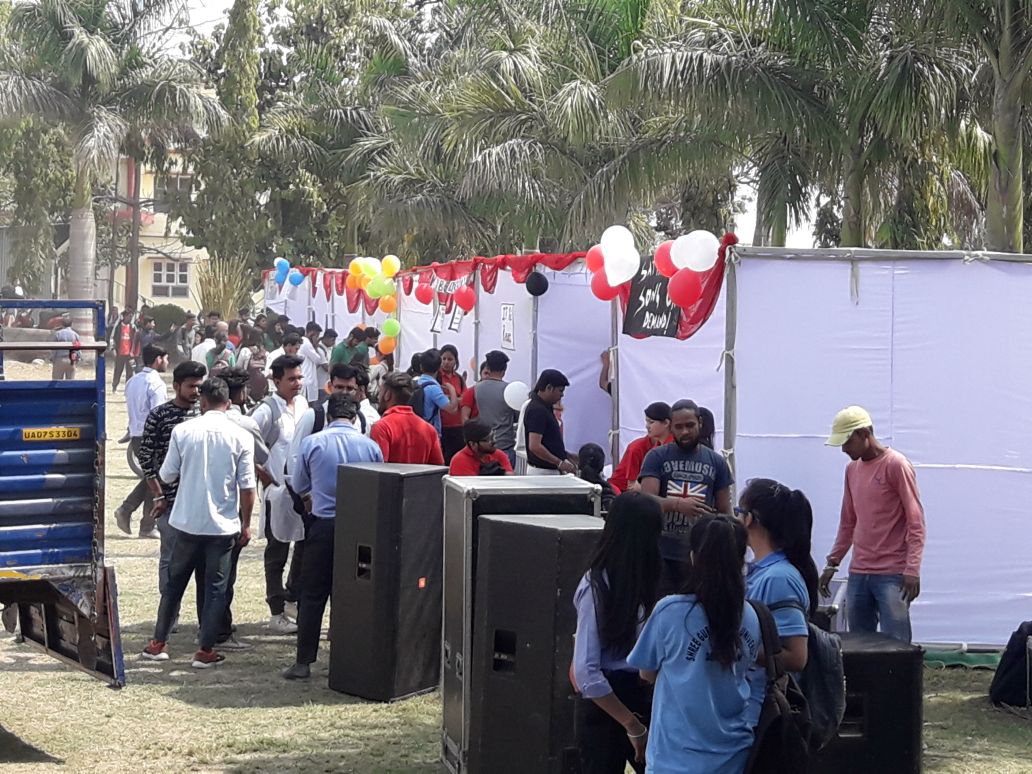 kunikasingh11's tweet photo. since 4-5 days we are struggling here against fee hike and SGRR college is busy celebrating founders day.. #doctorsnotbanks @PMOIndia @ravishndtv @ndtv @SushmaSwaraj @sudhirchaudhary  @htTweets @RahulGandhi https://t.co/wMQSlQWrCH