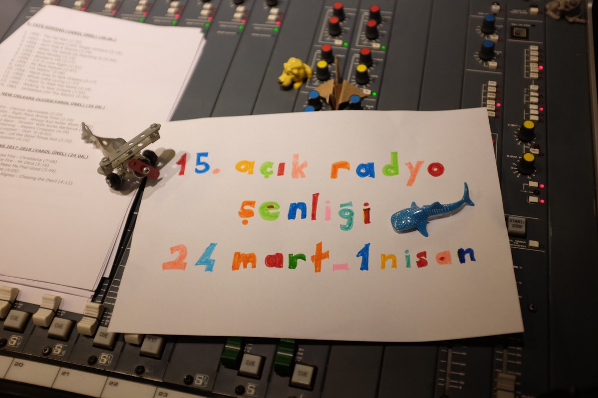 acikradyo's tweet image. 15. Açık Radyo Dinleyici Destek Özel Yayını sürüyor. 8. gündeyiz. Bugünkü (31 Mart Cumartesi) yayın akışımız şöyle. bit.ly/2pS5ShV Açık Radyo&apos;ya destek olmak için siz de arayın: 212 343 41 41