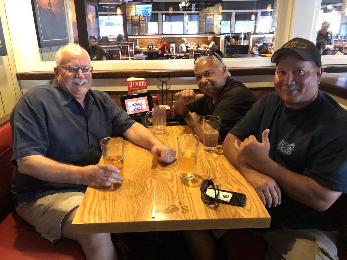 VLKInc's tweet image. The Hawaiian connection. Good night with some great old friends in Honolulu! Wished Ken could be with us.