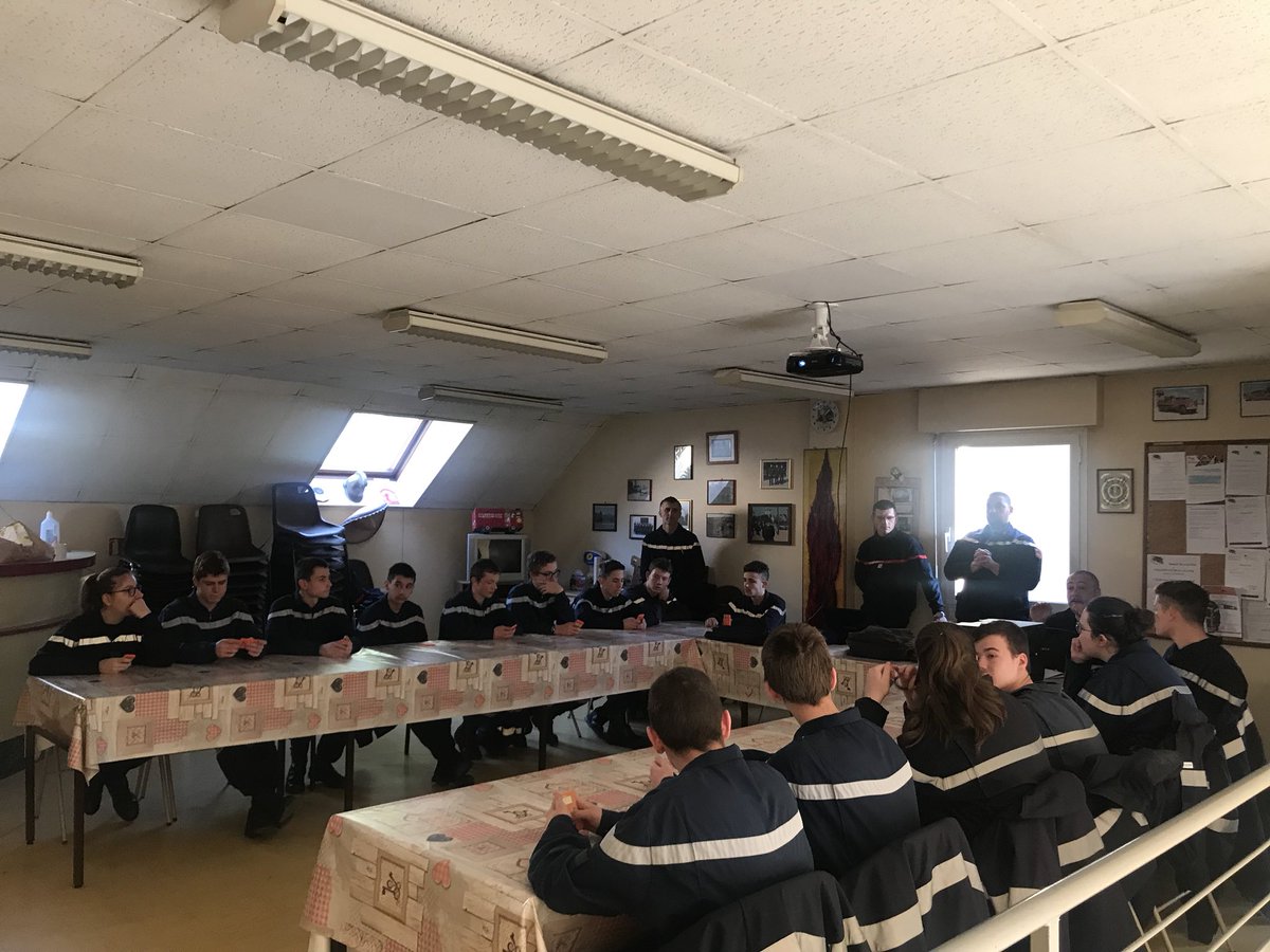 Pompiers03's tweet photo. Début de la dernière #JournéeTechnique pour les #JSP candidats au #BrevetNationaldesJSP. 
Nouveauté technologique pour nos #JSP : système de #QuizzBox ⌨️💻 https://t.co/FacNVDoQnT