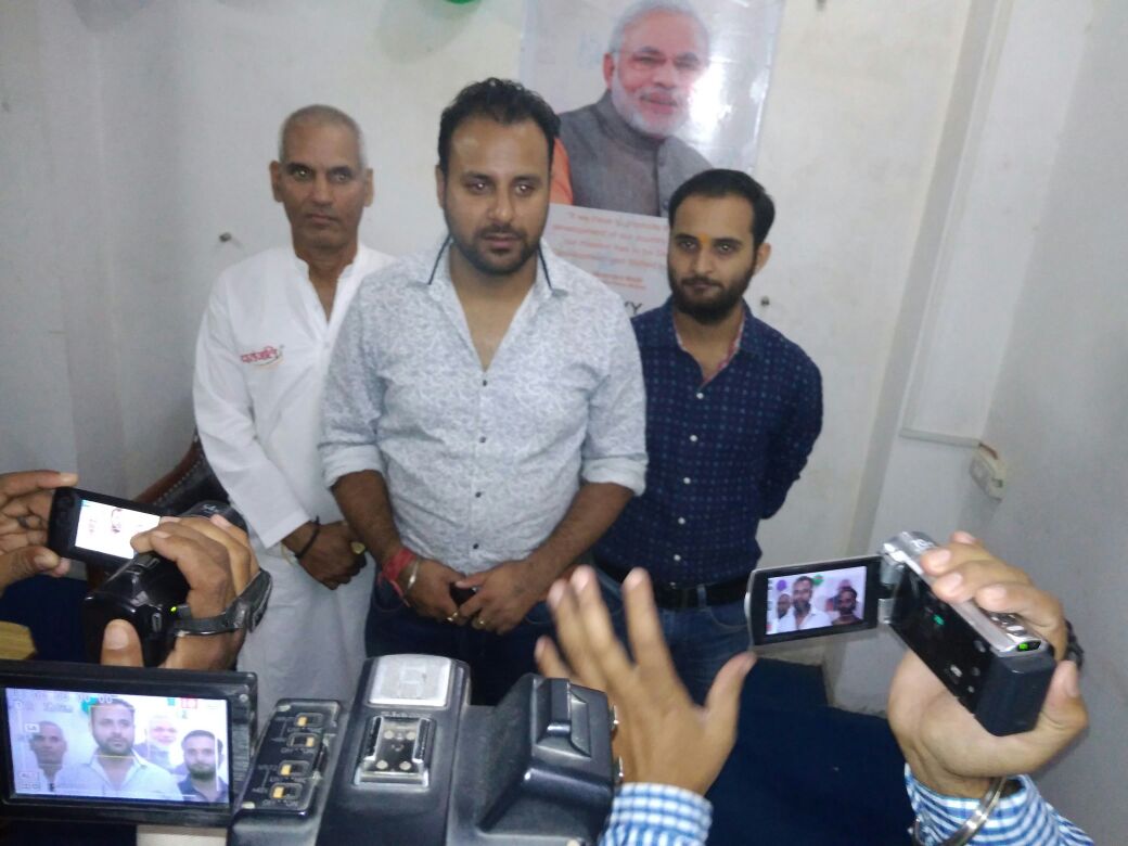 ITRCJK's tweet photo. Media Interaction regarding &amp; Certificate Distribution under #PMKVY  @ItrcUdhampur Jammu &amp; Kashmir @NSDCINDIA @MSDESkillIndia @rascitweet @TSSCINDIA @SkillsASDC @ConstructionSSC @singharun533 @inderbatra1 @PMOIndia @DrJitendraSingh @AnantkumarH @dpradhanbjp https://t.co/edv9UaaquK