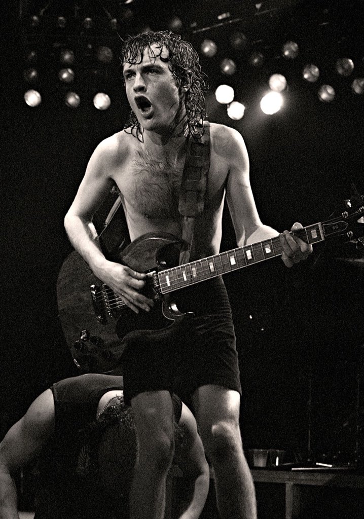 ¡Hoy el mismísimo Rock está de cumpleaños! Happy Birthday Angus Young!   