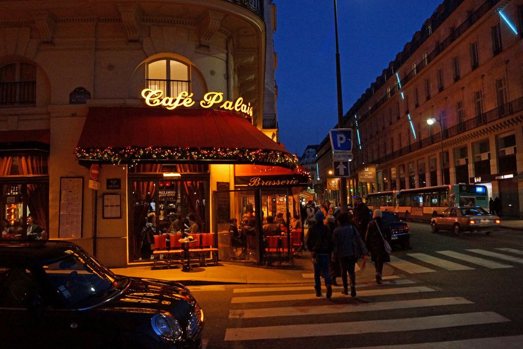 Paris by night.....
.
#paris #parisbynight #pariscartepostale #paris_focus_on #paristrip #parismylove #pariscityvision #pariscity #parisgram #loves_paris #ig_paris #instaparis #seulementparis #igparis  #loveparis #vivreparis #mylittleparis #paristravel #travelparis  photohour