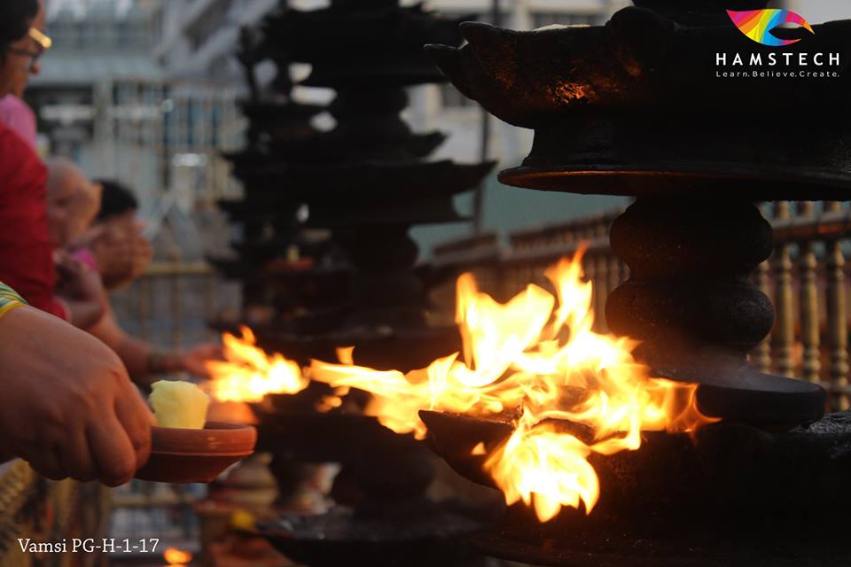 Hamstech's tweet photo. #StudentSnaps:
Playing with fire!
#photography https://t.co/Nfn79S0Utq