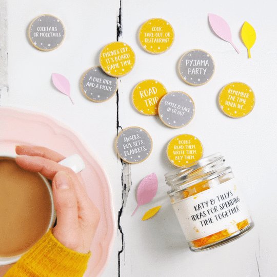 Good morning, shiny new Saturday. Today is the very last day of #marchmeetthemaker. I cannot believe I have made it all the way to the end. Today I am sharing the lovely Laura of <a href="/claraandmacy/">Laura Clempson</a> over on instagram for the prompt of  'Creative Friends'

#meetthemaker #claraandmacy