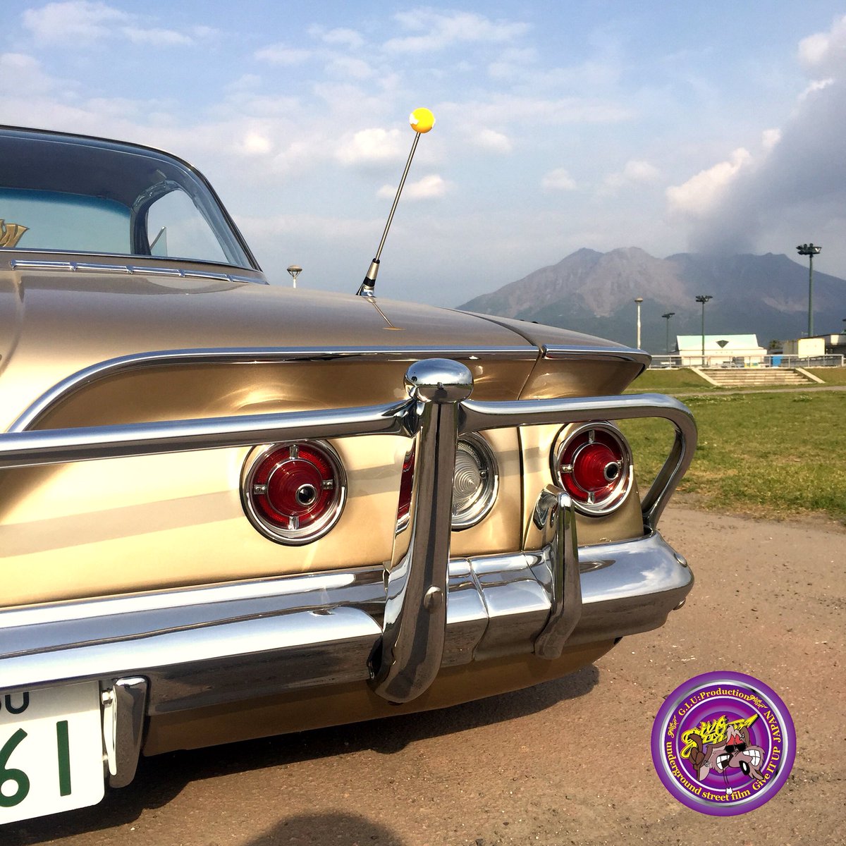 giveitup_Hilow's tweet photo. #kagoshima japan
安心してください。
#落ちてませんよ
明日は #sundaypicnickagoshima 
たくさんのご来場をお待ちしております。
#lowrider #lowriderjapan #giveitup #lowrider_film #impala #1961
#激レア #オーバーライダー？#bumperguard https://t.co/4jz1vftUpH