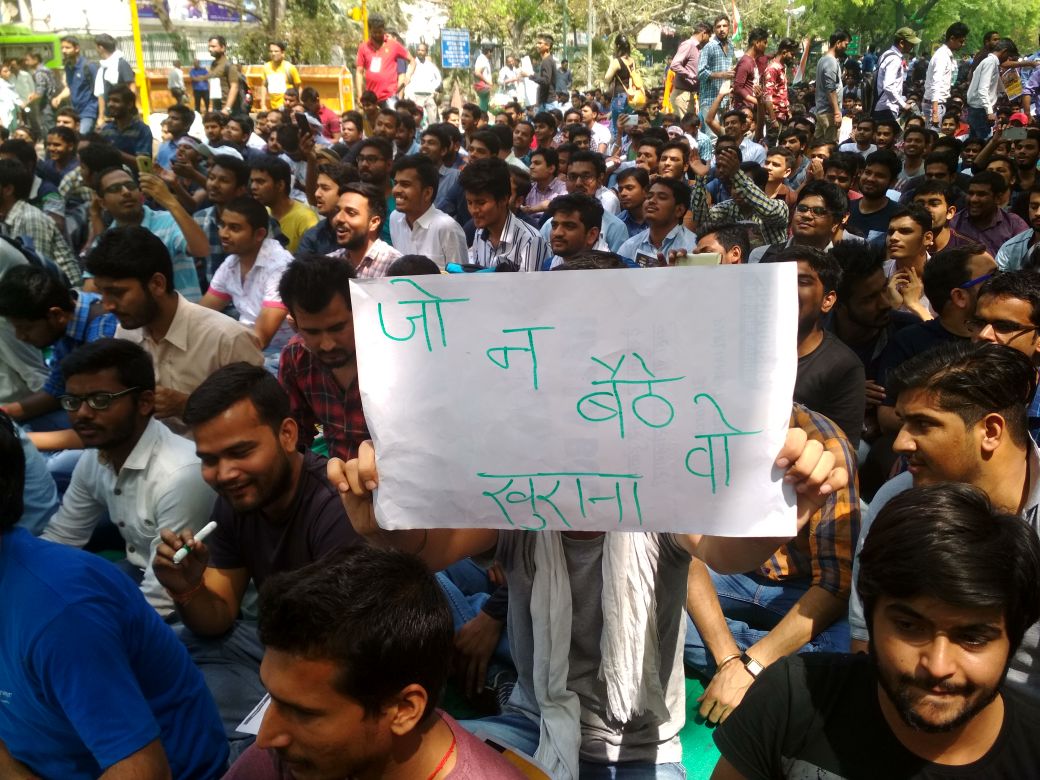 मन की बात करने वालो युवाओ की इस बुलंद आवाज को सुनो, ये तुम्हे आने वाले समय के लिए चेतावनी दे चुकी है।। #YuvaHallaBol