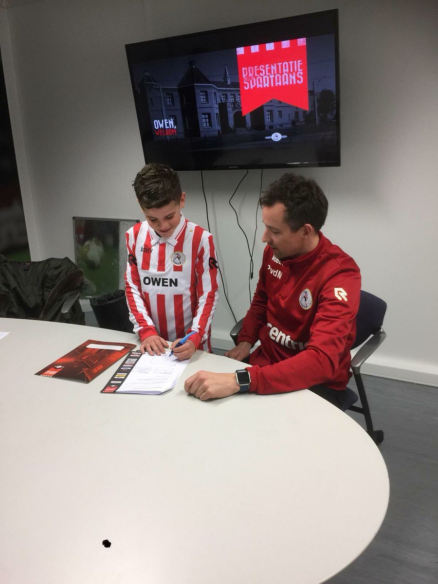 💬 Seizoenseinde nadert. Dat betekent niet alleen spannende wedstrijden,maar ook het vertrek van spelers. Zoals naar een BVO 💪🏽

Sparta Rotterdam is onze opleidingspartner, volgend seizoen met nieuwe JVOZ’ers:
✔️Owen Klaaijsen 
✔️Nino Cappon 🙌🏽(k)
✔️Stijn Pluijmers