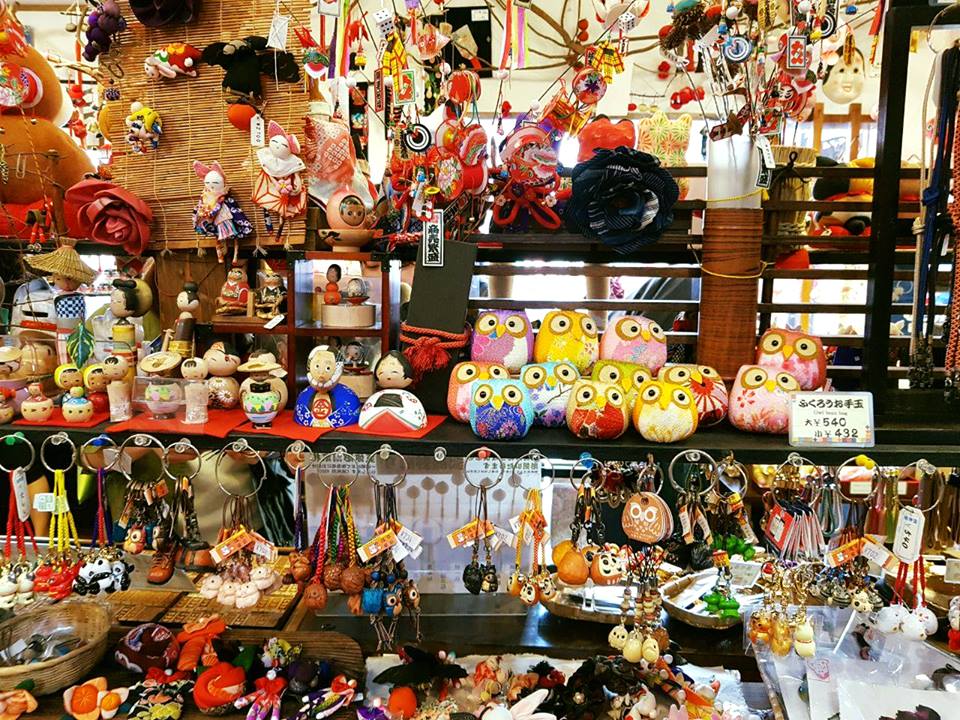 ArtBuzzIndia's tweet photo. Across the streets of Asakusa, Tokyo you see a myriad of vibrant colors and tastefully done artworks on shutters.and unusual places. 

Art is quintessential here, from the metro stations to the cafes.

#ArtBuzzInJapan #JapanArtTravel https://t.co/87nyqR3mUJ