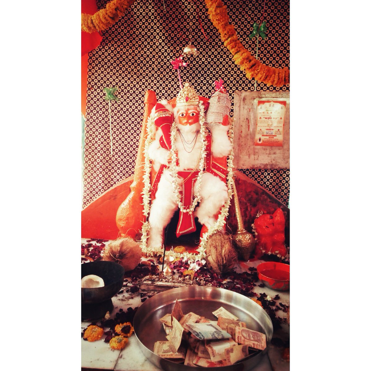 TheHappybhatia's tweet photo. "श्री न्यायधिश हनुमानजी महाराज, दांता स्टेट"।
🙏 जय हो वीर हनुमान 🙏
हनुमान जयंती की हार्दिक शुभकामनाएं ||
#the_hb #myclick #Photography #danta_state #hanuman jayanti
#जयश्रीराम #photography #2k18 #jaiho https://t.co/xWsCAANT9o