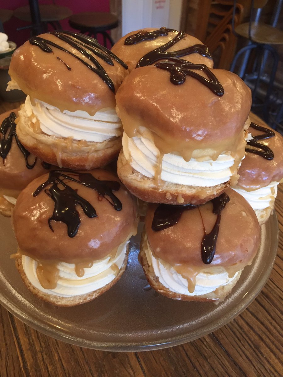 kitstockbridge's tweet photo. Some Saturday sweet treats....well it is #EasterWeekend2018 https://t.co/t8Z7wTsx7k
