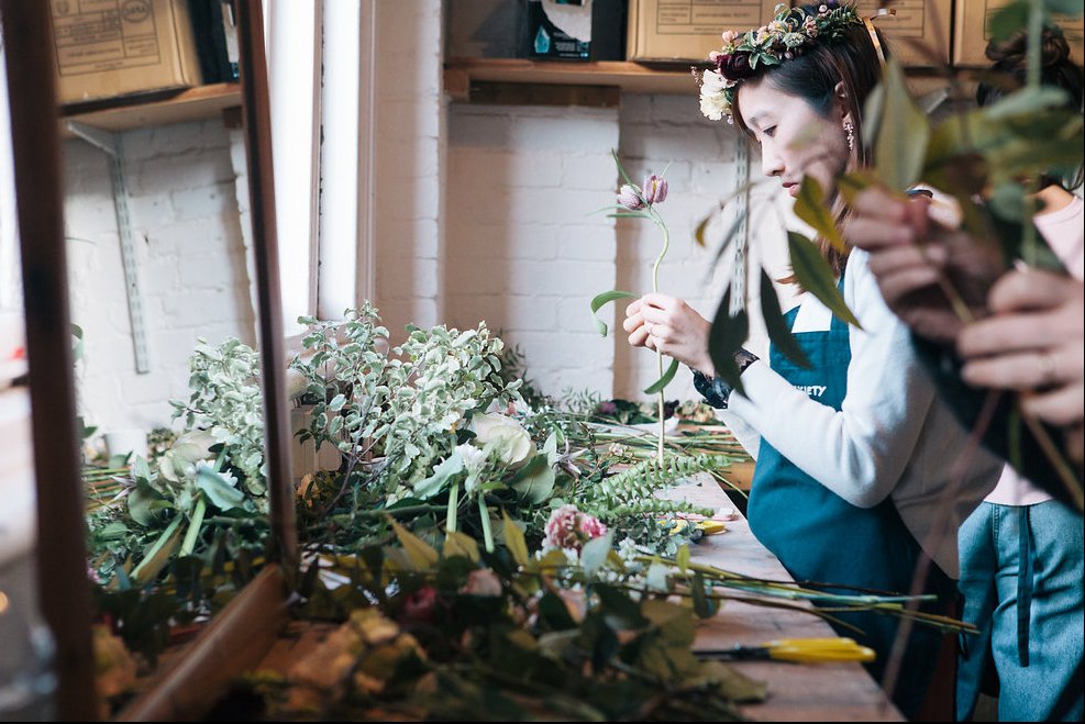 Our next Hand tied bouquet workshop is on the 11th April, 7-8.30pm at our studio in Hackney. We have three spaces left. Come and get flowery with us.
<<< Booking link in BIO>>>
Thanks to <a href="/joandjojo/">Joan</a> for the lovely pic.