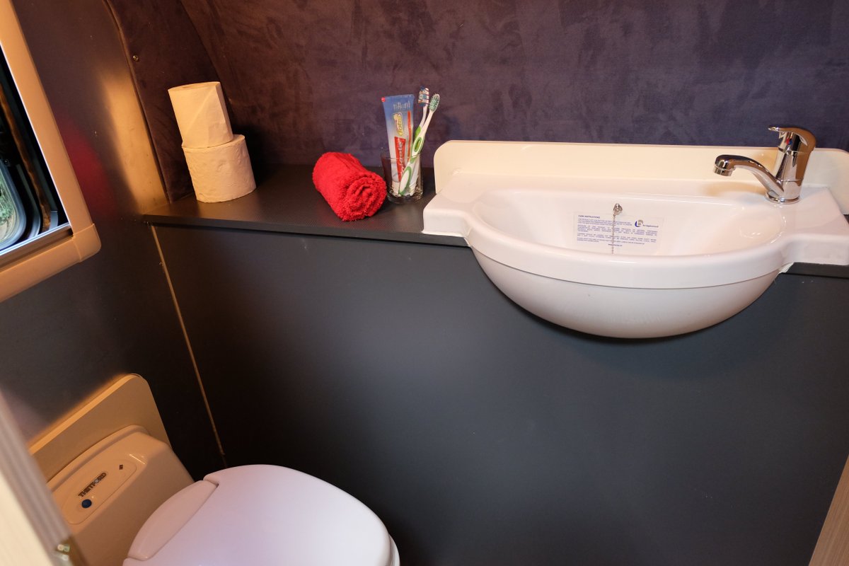 RetroTourer's tweet photo. WC &amp; washbasin in the 4 berth motorhome - Percy! #HireMe @QuirkyCampers #RetroTourer https://t.co/zQrWeWViY1