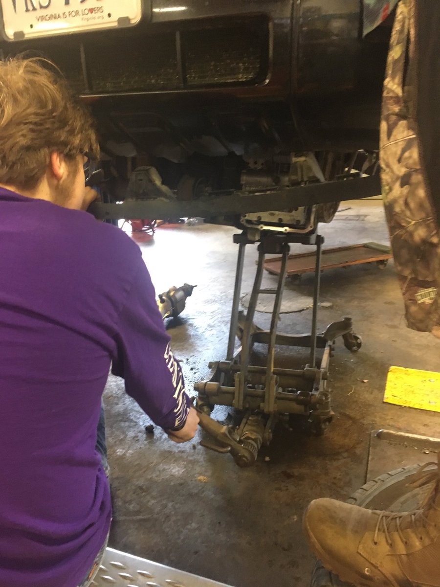 CATEC_auto's tweet photo. Great job Anthony, Lane, Kenny and Jesse on successfully removing the Ford Escape transmission. https://t.co/doN3Sv4qAb