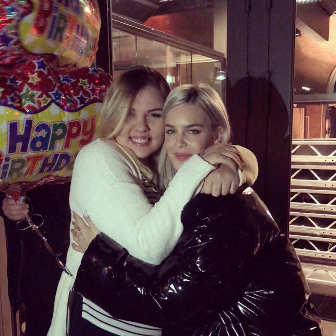 AnneMazAddicted's tweet photo. Thanks AM for the best birthday ever 💝 https://t.co/2scZDJ914W