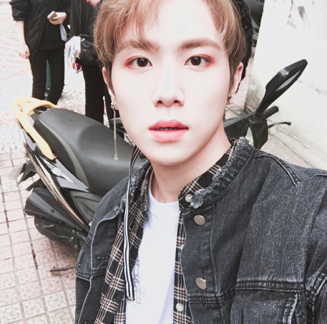 JBJtwt787's tweet photo. [#김동한😬] 조금이따 봐요!🙇‍♂️ https://t.co/eSGrYXytFU