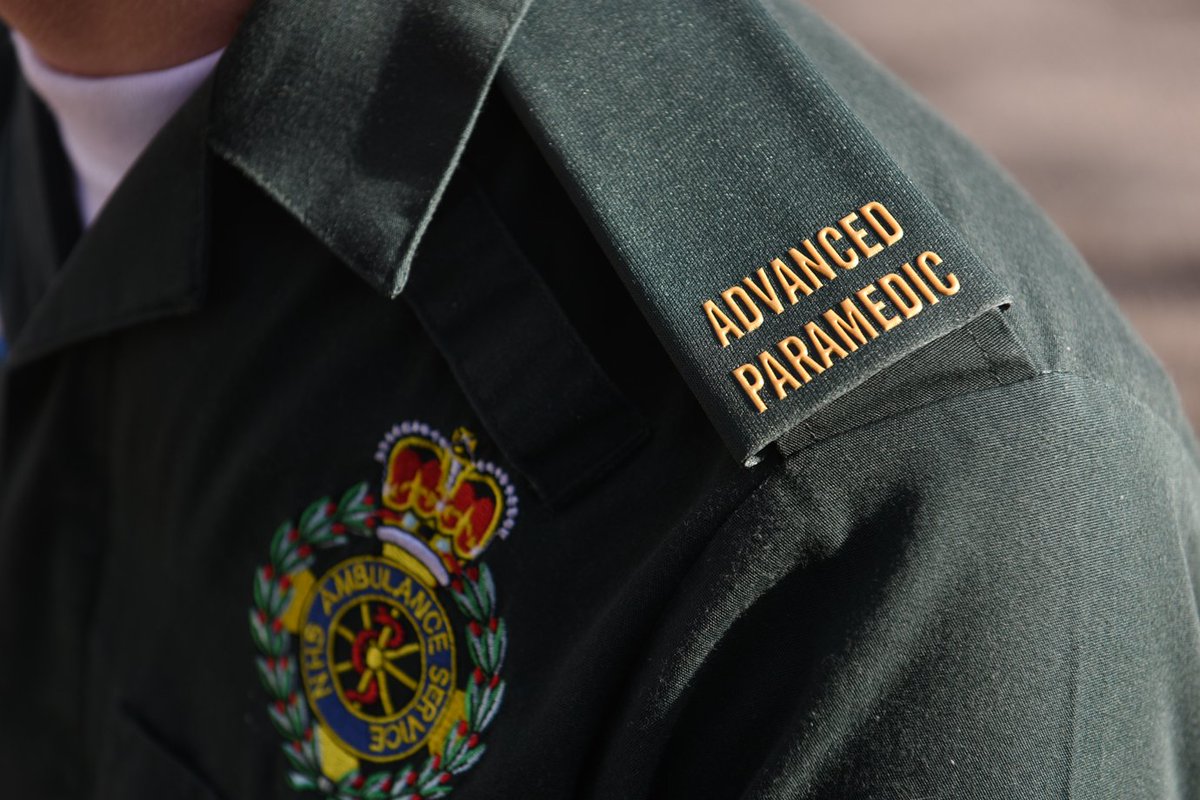 Ldn_Ambulance's tweet image. A new law – which comes in tomorrow - will allow our
advanced #paramedics, after completing a course, to prescribe medicines without the need for patients to see a GP or go into hospital.