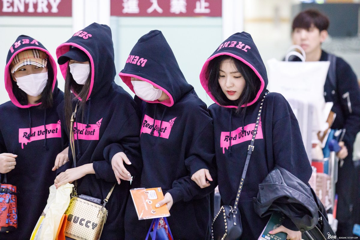 boxgame3's tweet photo. 180330 김포공항 레드벨�� 아이린 입국 직찍
https://t.co/8zsdve4taS https://t.co/PPwkq9vfiB