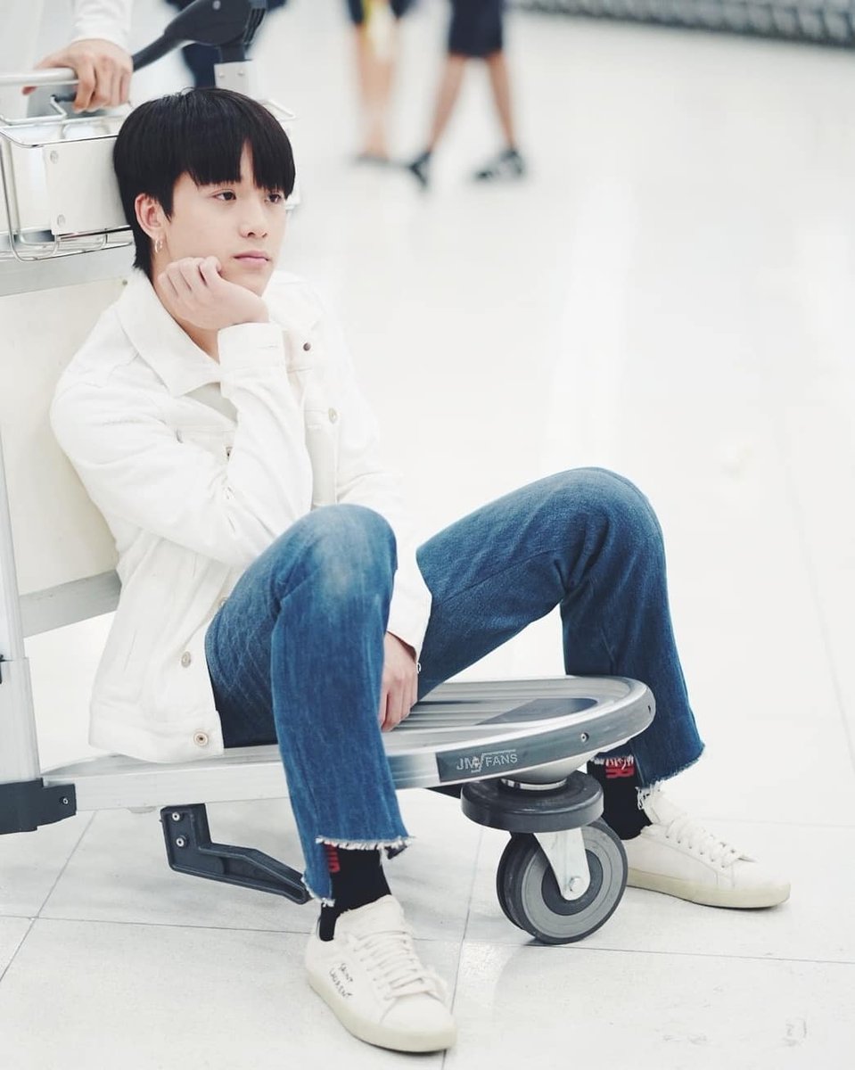 31.03.18 JMJ x Nonkul ก่อนบินไปจีนเมื่อตอนตี 3 ที่ผ่านมา... ง่วงมั้ยง่วง

#JamyJamess 
#nadaoartist 
#9by9TH