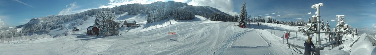 [En direct] Neige fraîche ❄️ + manteau bien épais ⛄+ beaux rayons de soleil 🌞+ forfaits journée à 13€ pour tous = PÂQUES SUR LES SKIS!!!!😁

#Paques #ski #neige #soleil