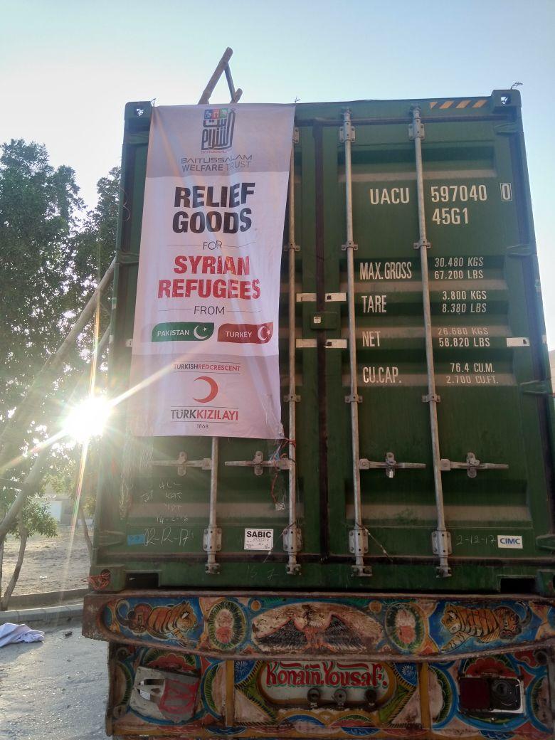 Baitussalam_Org's tweet photo. Efforts by #Baitussalam continue for the Syrian #Refugees! Alhamdulillah, 2000 cartons of #Biscuits have been loaded for transportation. We are striving to meet the daily necessity demands of the #Refugees eyeing us for #support.
#BaitussalamForRefugees
#SupportForSyria https://t.co/DAne5i28fp