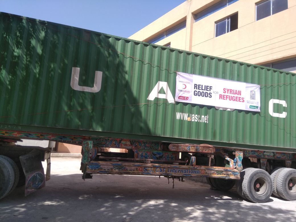 Baitussalam_Org's tweet photo. Efforts by #Baitussalam continue for the Syrian #Refugees! Alhamdulillah, 2000 cartons of #Biscuits have been loaded for transportation. We are striving to meet the daily necessity demands of the #Refugees eyeing us for #support.
#BaitussalamForRefugees
#SupportForSyria https://t.co/DAne5i28fp