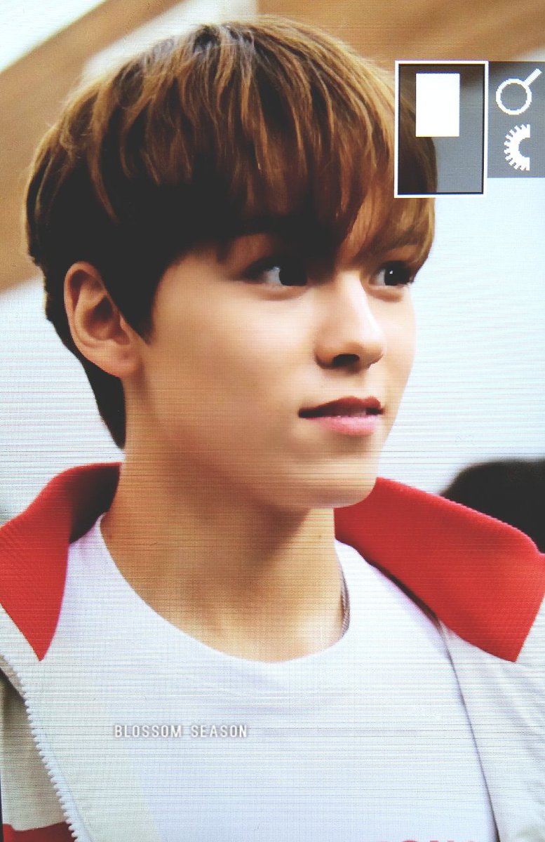 Blossomseason_'s tweet photo. 180331 퇴근퇴근 #버논 #세븐틴
수고했어💕💕 https://t.co/r9Ppt7TP8n