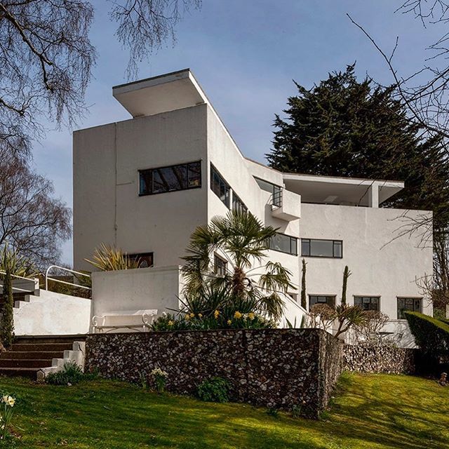 morleyvon's tweet photo. #highandover by #connellwardlucas #modern #modernism #amersham #modernmovement #architecture #architecturalphotography #london #vscocam https://t.co/Lh0rKQM145 https://t.co/vFToArYtq6