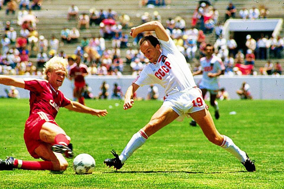 OldFootball11's tweet photo. #WC1986 #USSR 2-0 #Canada
#IanBridge and #IgorBelanov https://t.co/qqbqxjvxSy