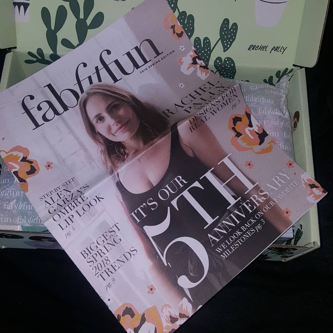 steviadelise's tweet image. My #fabfitfun Spring Box! Such a great box! So many amazing items ❤  including sum of my fave items! @RachelPally @FreePeople 
As per usual, @fabfitfun you knocked this #fabfitfunspringbox right out of the park (it&apos;s baseball season hehe)
#fabfitfun #fffgiveaway #visitsingapore