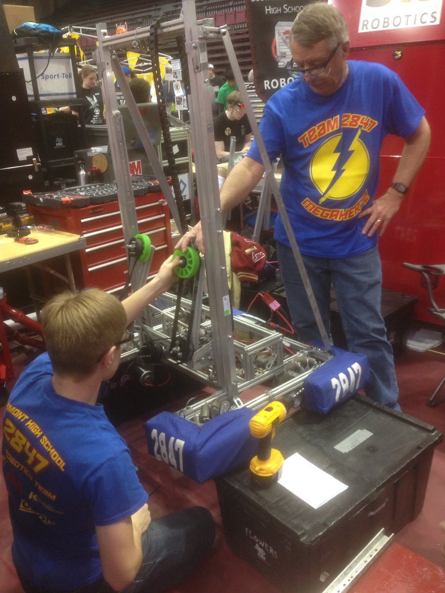 Now that's what you call lending a hand!! <a href="/2847Megahertz/">Fairmont Robotics</a>