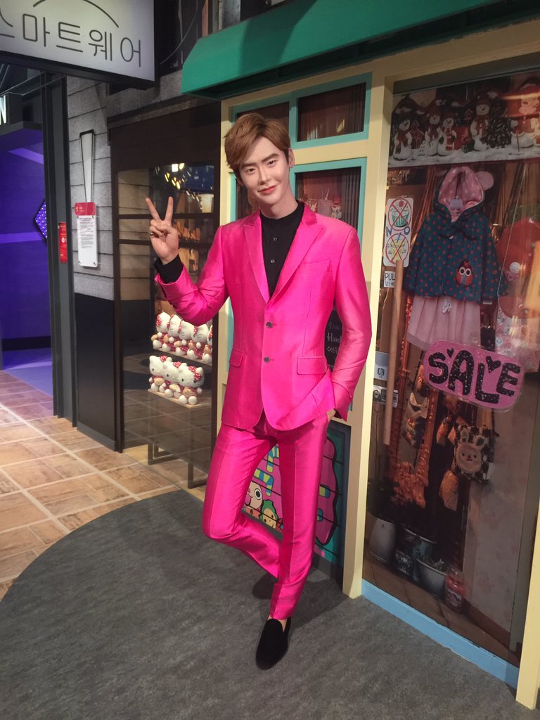 seuniewookai's tweet photo. Check out Lee Jong Suk's Wax Figure at Madame Tussaud's in Hong Kong! I just went there and it really looks like him! ❤️
#LeeJongSuk
#8yearsWithJS https://t.co/3fZbAheGxx