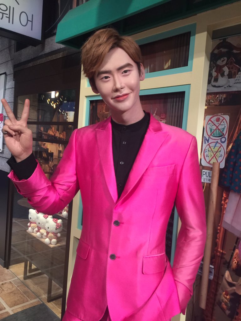 seuniewookai's tweet photo. Check out Lee Jong Suk's Wax Figure at Madame Tussaud's in Hong Kong! I just went there and it really looks like him! ❤️
#LeeJongSuk
#8yearsWithJS https://t.co/3fZbAheGxx